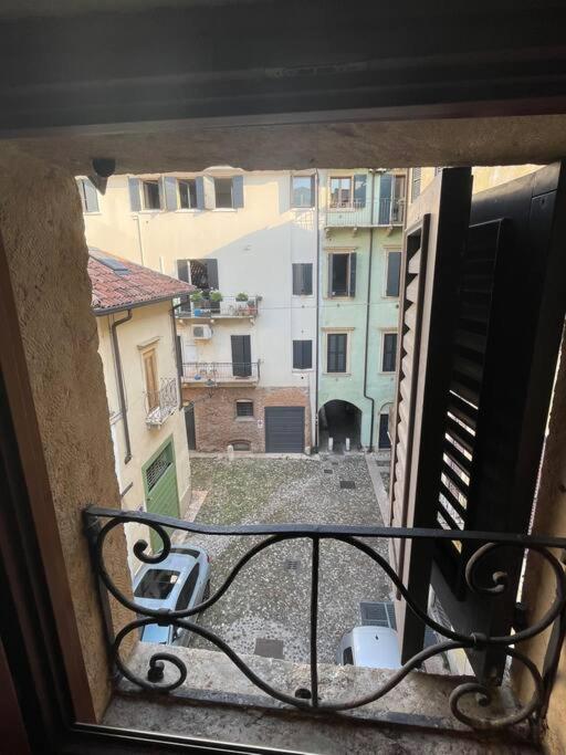 Black Mirror Verona Buitenkant foto